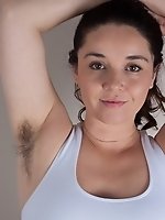 Hairy babe Maxine Holloway enjoys working out too